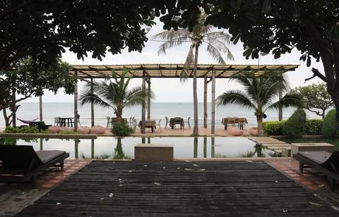 Swimming pool and beachfront dining area at Pranburi beach Stock Photos