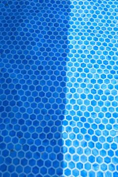 Swimming pool background with blue hexagonal pattern Foto stock