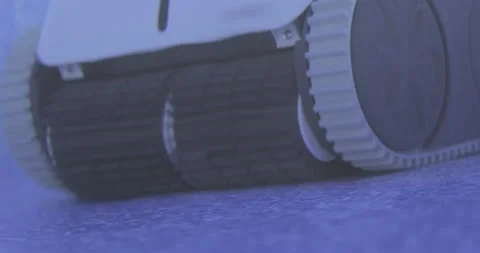 Swimming pool cleaning robot 01 Видео 295028529