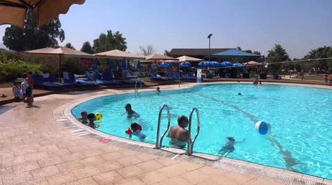 Swimming pool family 스톡 동영상 31822331