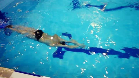 Swimming pool, finning Video stock 22071543