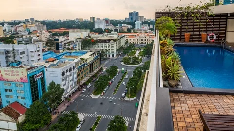 Swimming pool over Ho Chi Minh City city hall and nguyen hue avenue, Vietnam 스톡 동영상 116869034