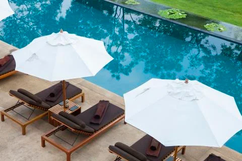 Swimming pool in resort 库存照片