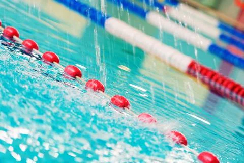 Swimming Pool Time Splahing Pool Water Closeup Concept. Foto stock