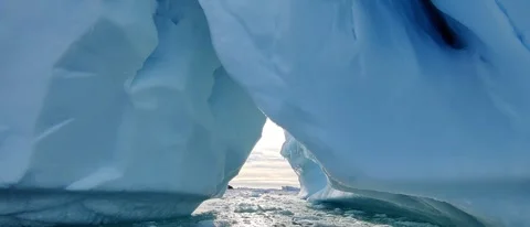 Swimming through a cave in an iceberg 2 Vídeos de archivo 330793136