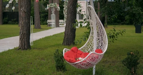 Swing cocoon with red pillow on the wedding ceremony in the forest. 库存影片 130048569