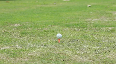 Swing golf ball on the grass 動画素材 64937526