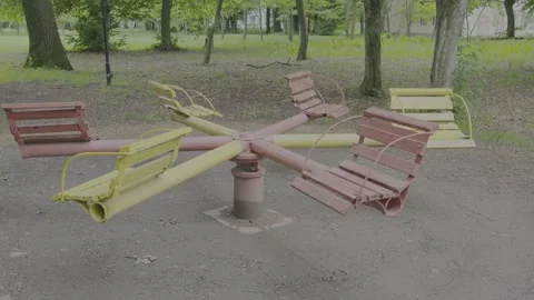 Swing in the park. 動画素材 310631972