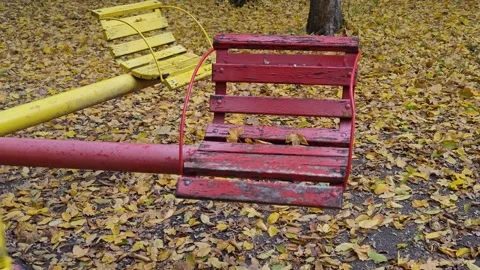 The swing in the park spins in a circle. Stock Footage 319039687