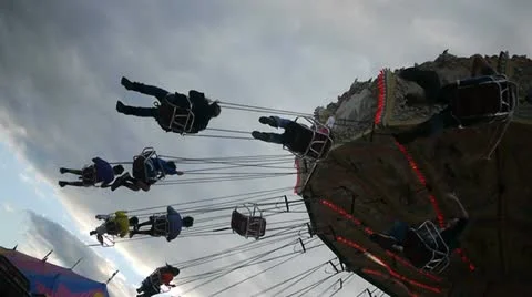 Swing ride at county fair Vidéo 12921022
