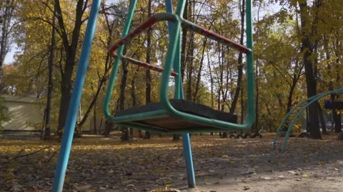 Swing in slow motion Video stock 100975993