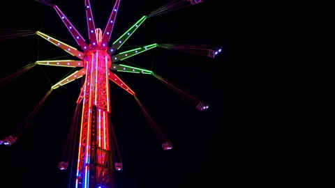 Swing tower ride, also known as vertical swing and flying tower  Stock-Footage 137966836