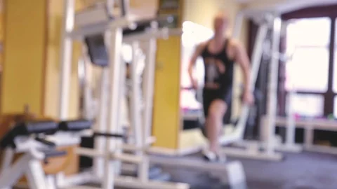 Swing your leg muscles on step Vidéo 71833347