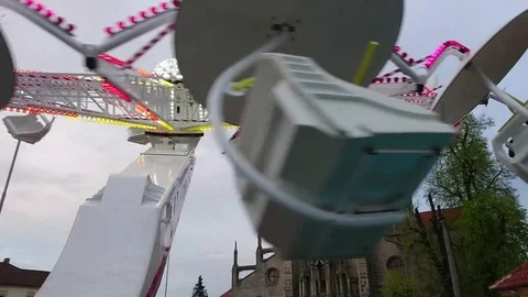 Swinging amusement 動画素材 74817555