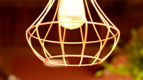 Swinging lamp and wind Vídeo Stock 97141915
