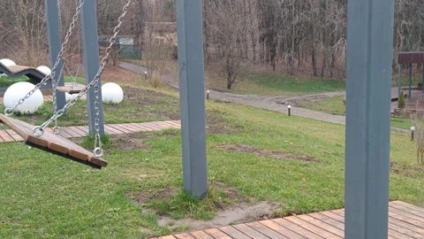 Swings in the park Видео 323280375