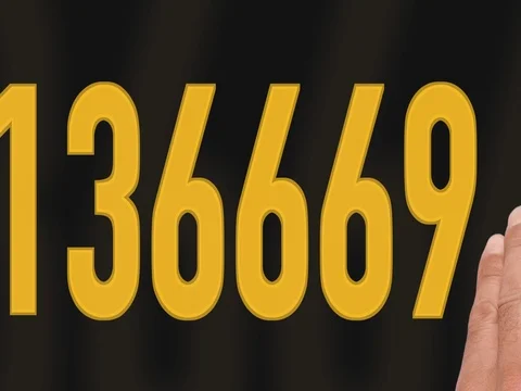 Swipe yellow numbers on and off screen Video stock 71281042