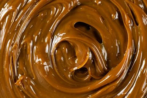 Swirling dulce de leche pattern close up for dessert. Foto stock