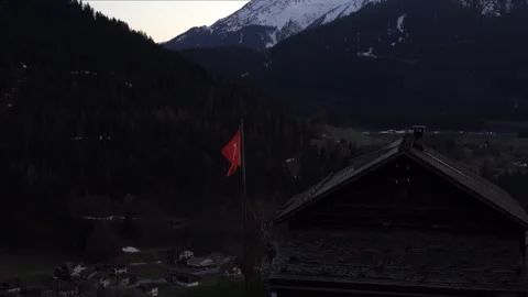 Swiss flag waving on a pole in the alps mountains Vidéo 307302145