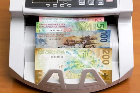 Swiss franc in the counting machine Foto stock