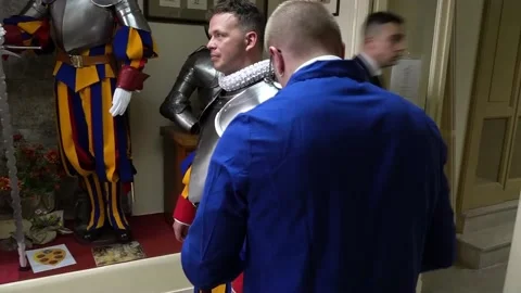 The Swiss Guard has 34 new recruits and is preparing for the Jubilee, Vaticano,  库存影片 274512127