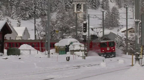 Swiss Train Passing By Station Bever  Stock-Footage 508080