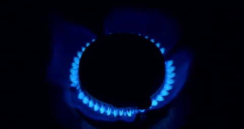 Switch fire gas stove at dark 库存影片 162585546