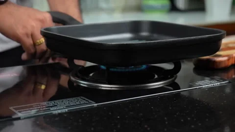 Switch on gas stove Video stock 286854587