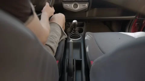 Switching gearshift while driving car 스톡 동영상 139107823