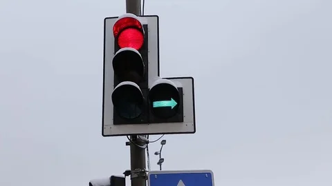 Switching of traffic lights Video stock 72857752