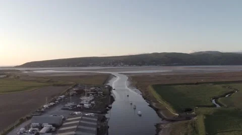 Swooping Down To The River 库存影片 65394372