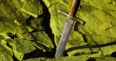 Sword embedded in cracked green stone with a textured surface Vídeos de archivo 309185823