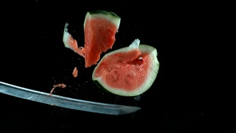Sword slicing through watermelon in super slow motion. Shot on Phantom Flex 4K 動画素材 125338224