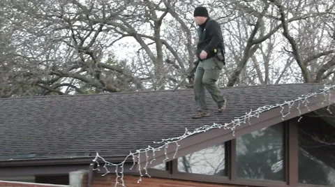 S.w.a.t. snitper setting up on a roof 動画素材 60711873