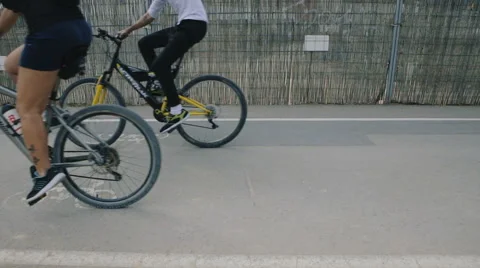 Сyclists riding on a road. Vidéo 62272149