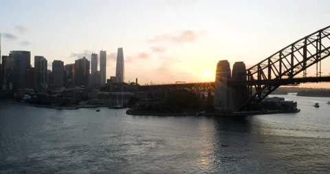 Sydney Harbour Bridge at sunset, Sydney, New South Wales, Australia. 動画素材 336674064