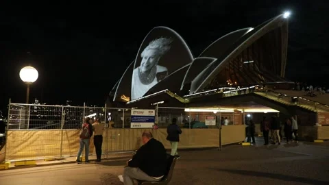 Sydney Opera House lights up in memory of the Queen for second night Stock-Footage 208932453
