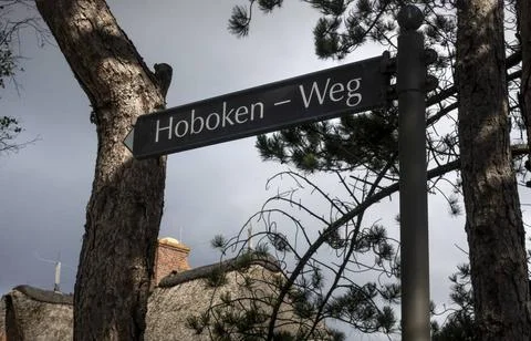 Sylt: Schön und teuer am Hoboken-Weg. Der Hoboken-Weg in Kampen auf der No.. Stock Photos