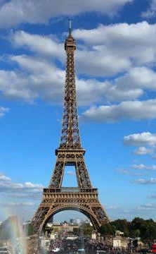 Symbol of Paris is Eiffel Tower seen from Trocadero Quartier with blue sky on Fotos de archivo