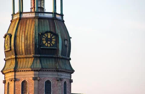 Symbol of Riga, old clock on medieval church tower among roofs ancient buildings Foto stock