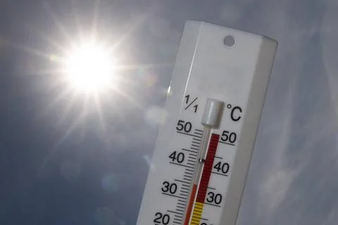 Symbolfoto, Wetter, Hitze, Hitzewelle, Thermometer, Temperaturen über 30 G.. Stock Photos