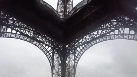 Symmetrical low-angle view of the Eiffel Tower's iron lattice structure Video stock 336691975