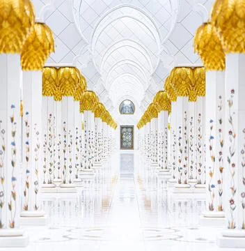 Symmetrical View of Sheikh Zayed Mosque Arcades in Abu Dhabi Stock-Fotos