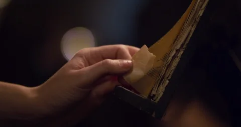 Symphony orchestra hand flipping notes 動画素材 107011515