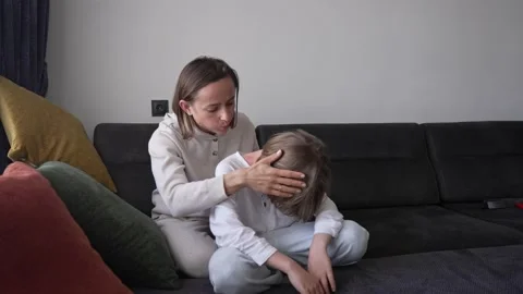 Symptoms of photodermatitis. Mom noticed a rash on the boy's neck. Improper Stock Footage 171593386