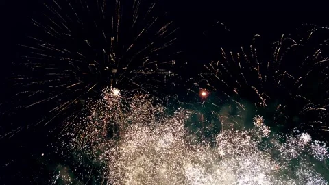 Synchronized firework shooting up and exploding in golden light like star dust Video stock 319523682