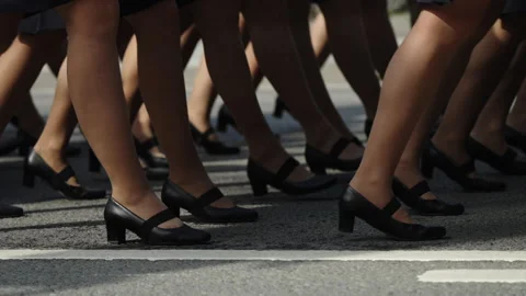 Synchronized march of uniformed participants in black dress shoes stepping in Vídeos de archivo 336009537