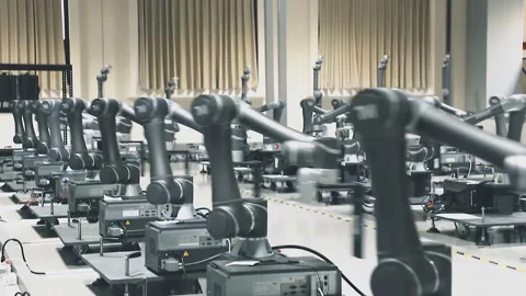 Synchronous setting of a large number of industrial robots. Dance of robots. Video stock 116346888
