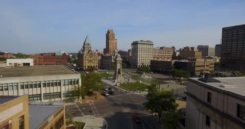 Syracuse, NY dynamic fast aerial fly toward historic square Stock Footage 127544785