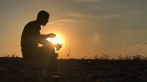 Syrian man eating a core at sunset. Stock Footage 126959634
